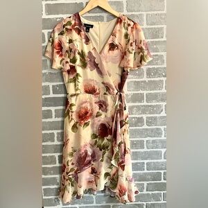 🌸B design🌼 Soft Floral Flutter Sleeve & Ruffles Dress size 4